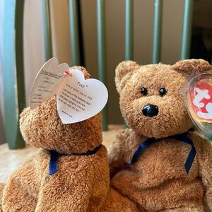 Ty Beanie Baby with Blue Ribbon— Fuzz